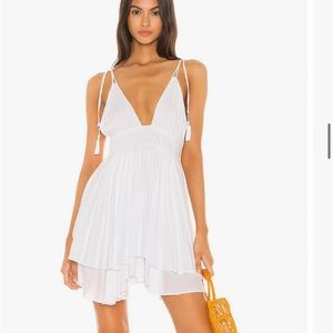 Tiare Hawaii white mini dress. M/L. Lined. Worn once and dry cleaned.